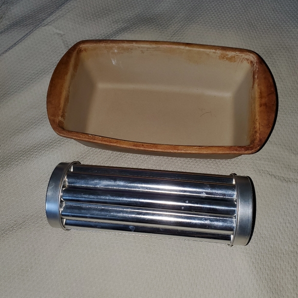 Pampered Chef Kitchen Pampered Chef Ceramic Loaf Pan And Scalloped